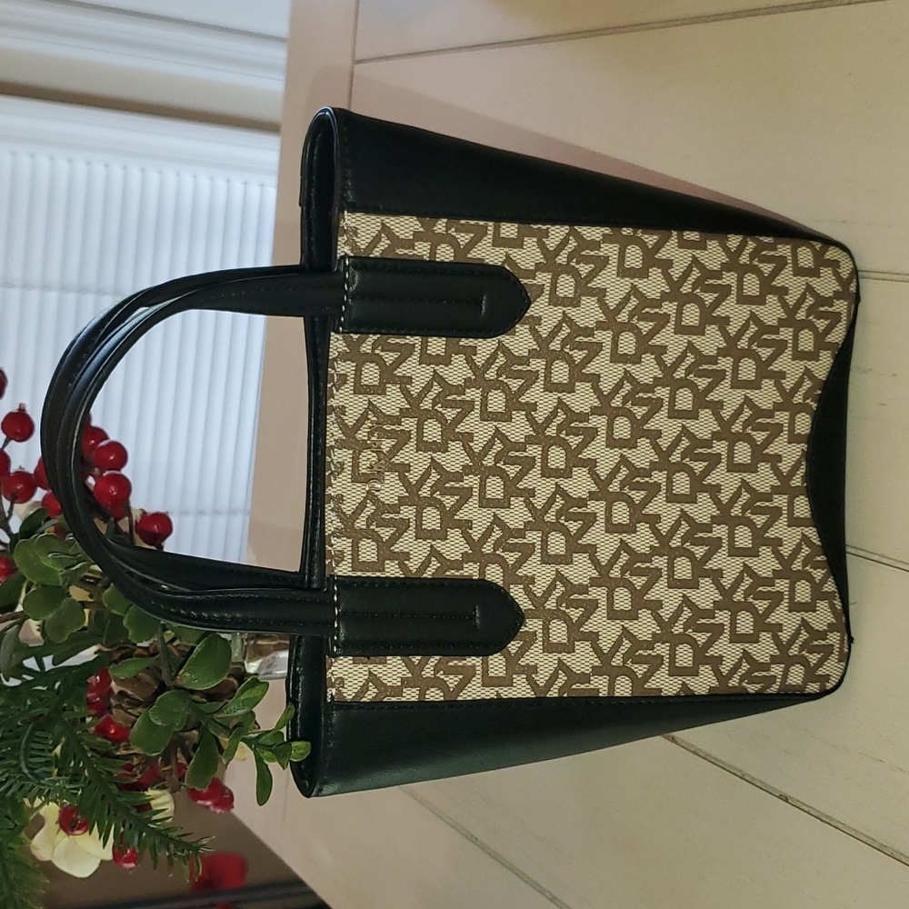 DKNY CROSSBODY